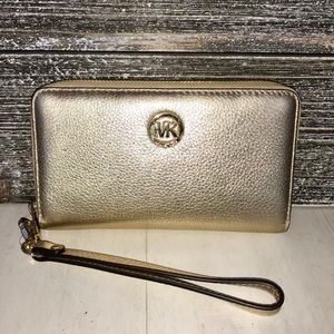 NWT !!!  MICHEAL KORS LARGE FULTON WALLET !!!!